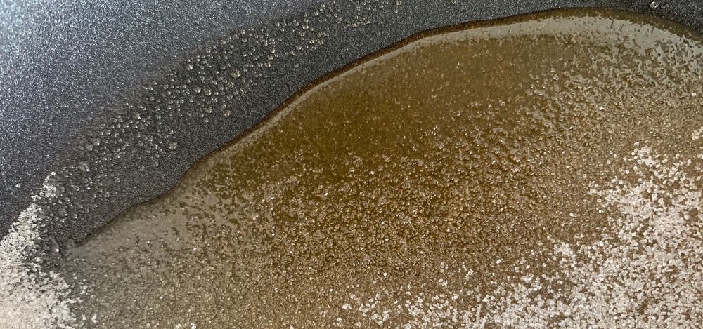 Приготовление карамели: расплавленный сахар | Cook With ❤
