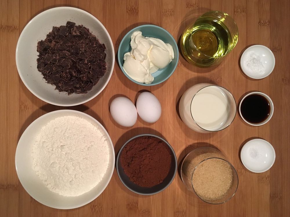 Ingreadients for chocolate muffins: flour, cacao powder, salt, baking powder, eggs, oil, sugar, vanilla, sour cream, milk, chocolate | Cook With ❤